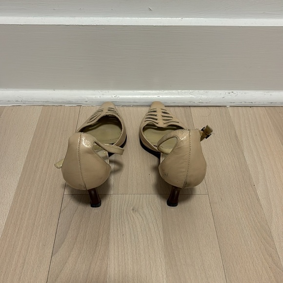 BCBG MAXAZRIA POINTED TOE - Picture 3 of 7